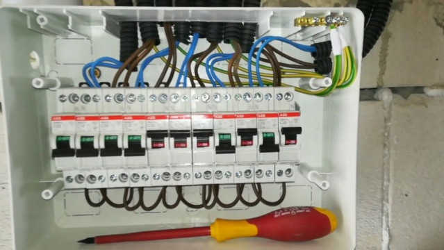 Inginer electrician execut, repar, modific instalatii electrice